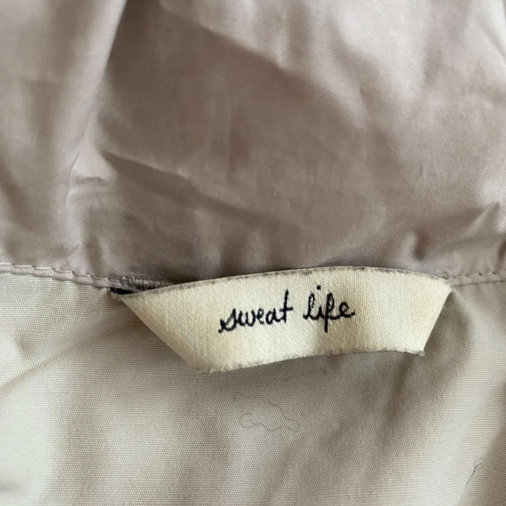 Lululemon Down Fall Coat – Women’s – Neutral Color – Lightweight & Warm - XS - Picture 6 of 11